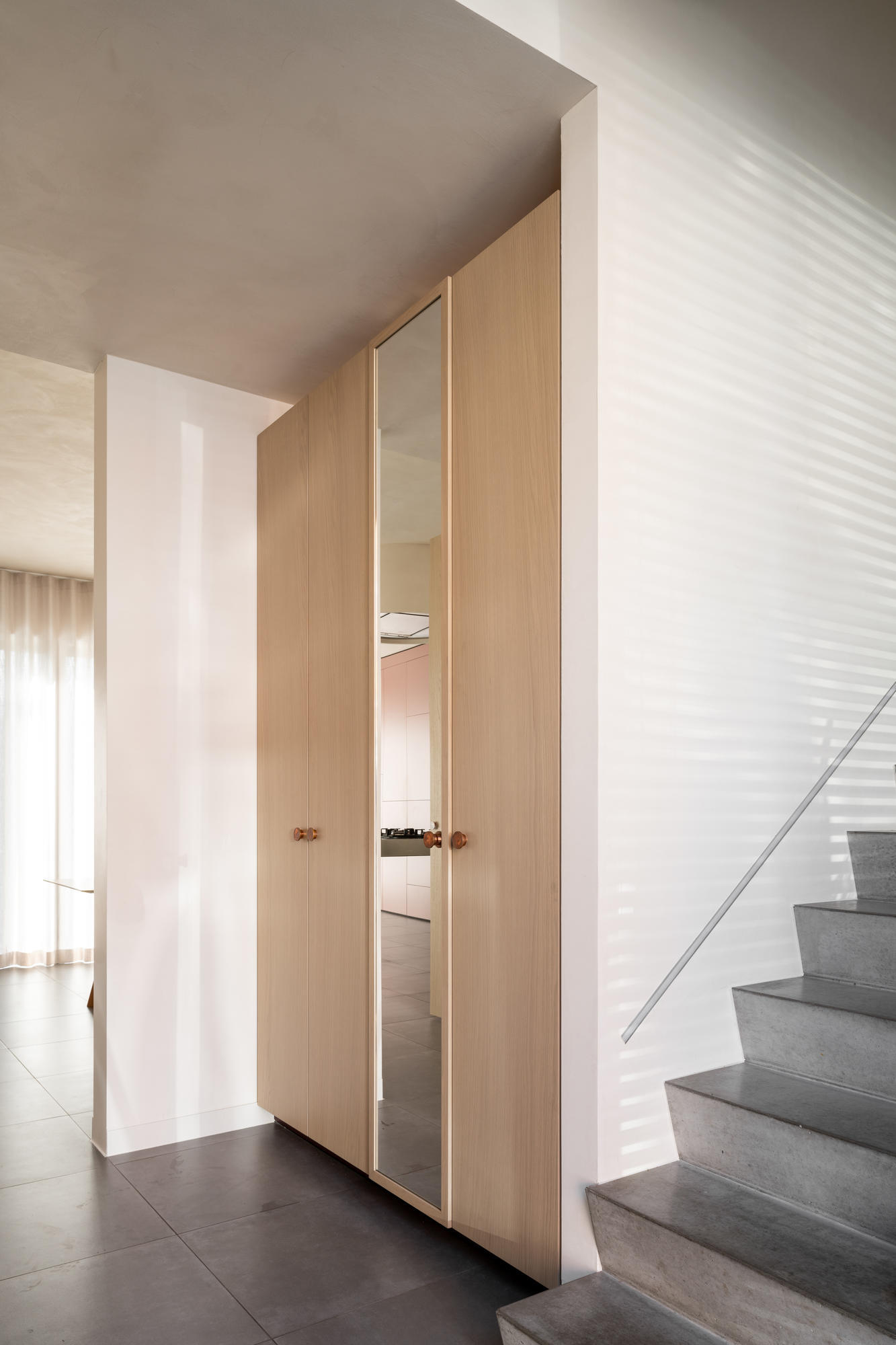 Inrichting woonkamer - keukeninrichting - maatwerk woonkamer roze - timmer ateljé - marke
