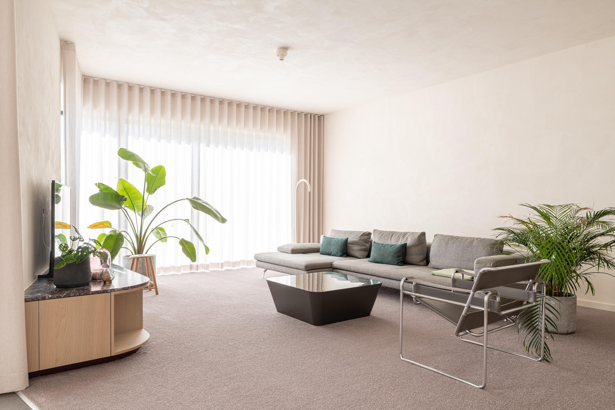 Inrichting woonkamer - keukeninrichting - maatwerk woonkamer roze - timmer ateljé - marke