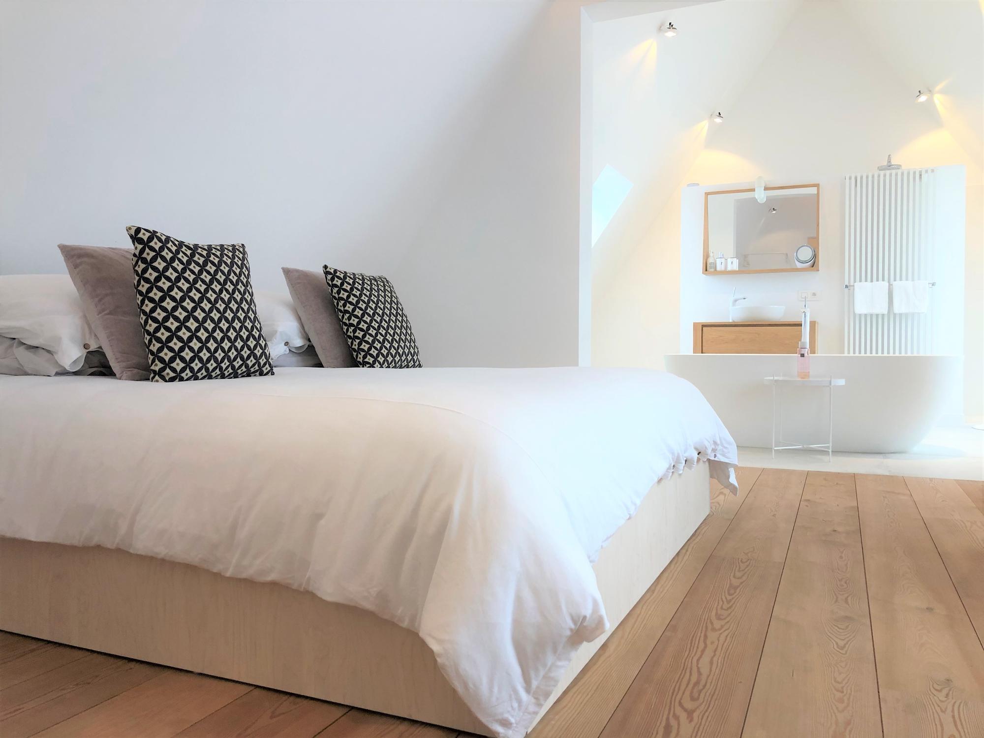 Interieurinrichting - inrichting b&b - maatwerk woonkamer - kasten op maat - functionele inrichting - maatwerk - timmer ateljé - marke kortrijk8
