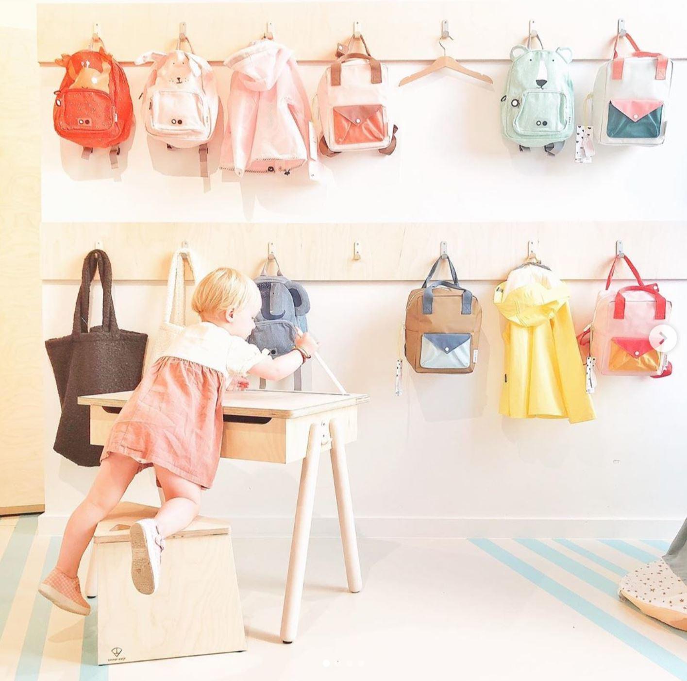 Winkelinrichting - interieur winkel op maat - maatwerk kledijwinkel - maatwerk kinderwinkel - interieurinrichting winkel - timmer ateljé - kortrijk marke